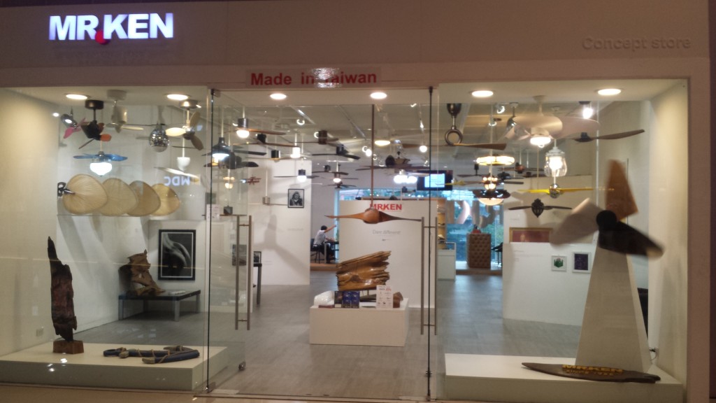 mrken_henleyfan_agreement_showroom