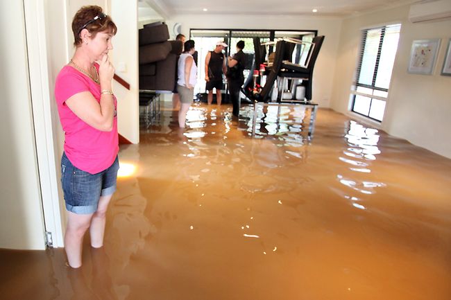 How to dry out a flooded room