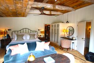 Soho Farmhouse Zephyr Ceiling Fan3